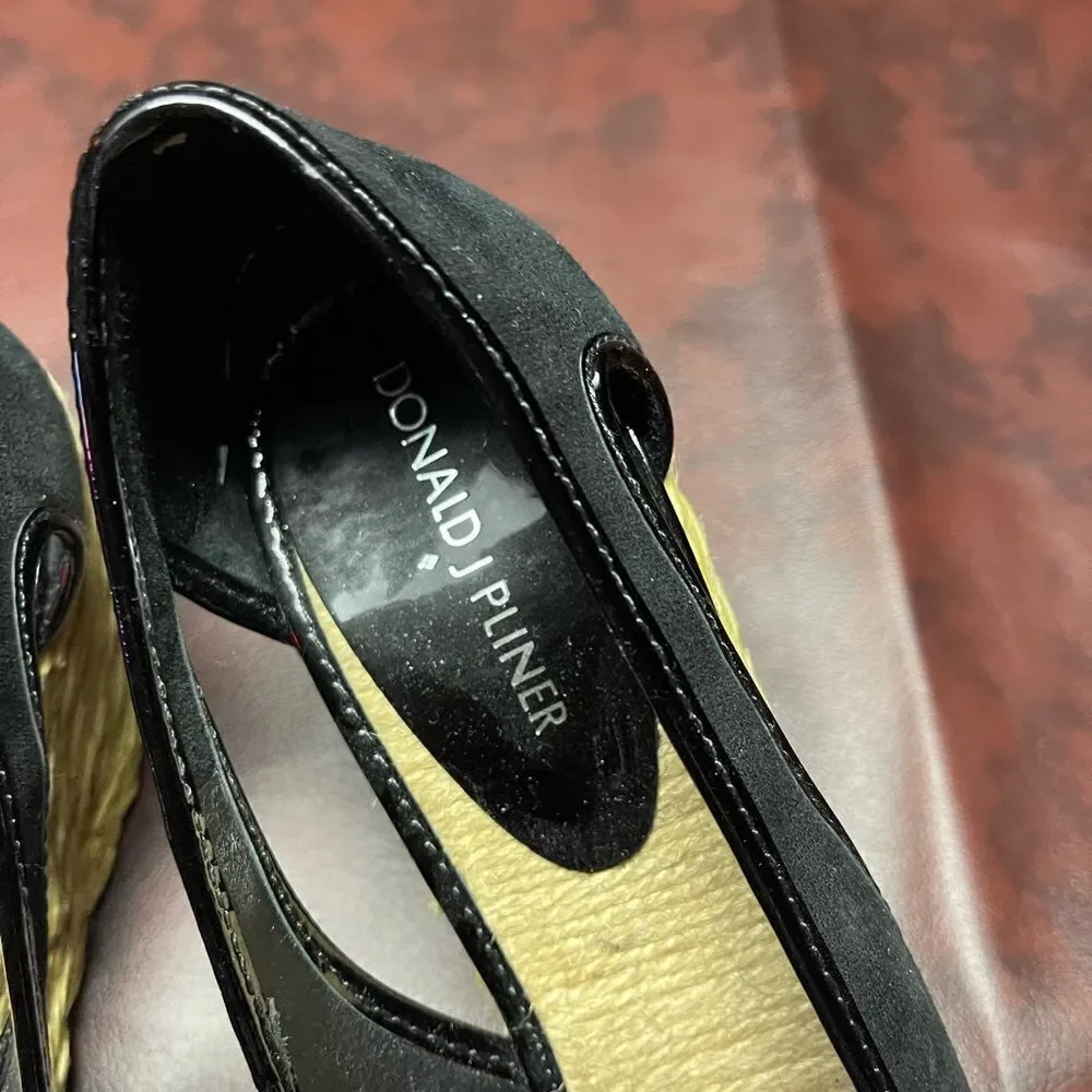 Donald J.‎ Pliner Coraa black wedge heels, size 8.5